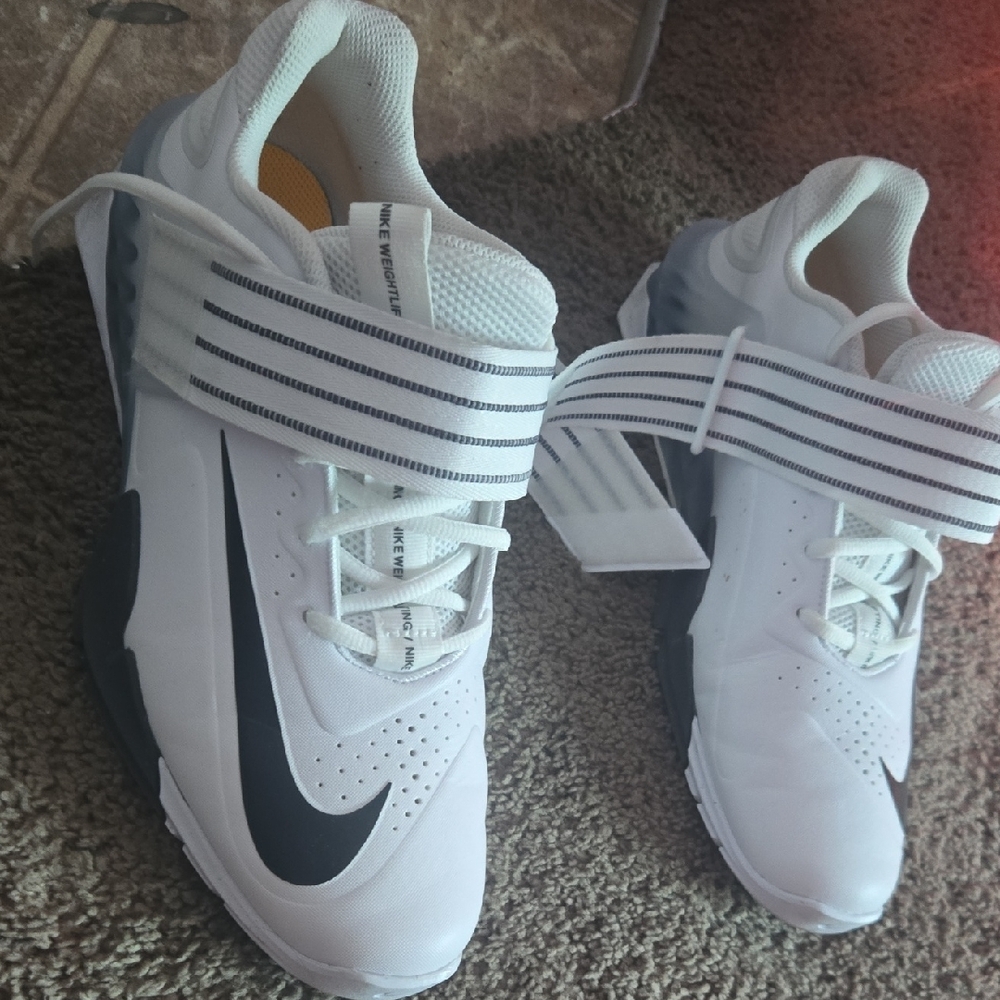 Nike Men's White and Black Sneakers - Picture 3 of 6